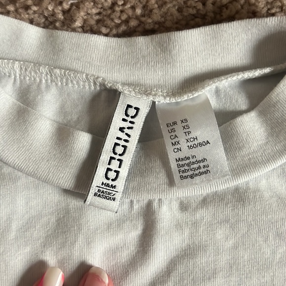 H&M basic white tee - Picture 2 of 2